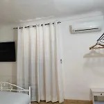 Oda ve Kahvaltı Alberini 4*