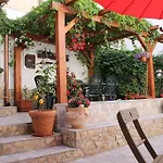 Alberini Oda ve Kahvaltı 4*