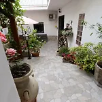 Alberini Oda ve Kahvaltı Noto